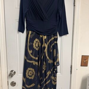 Signature by Sangria Navy and Gold 3/4 Sleeve Dress